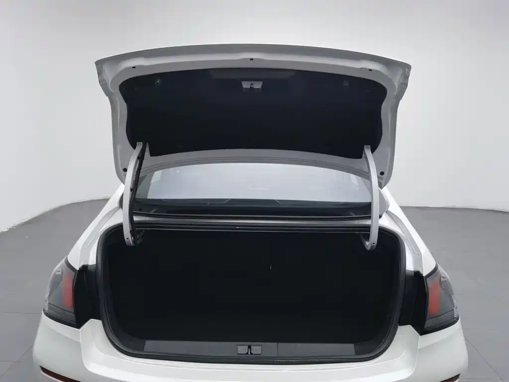 Peugeot 408 2022 — фото 16