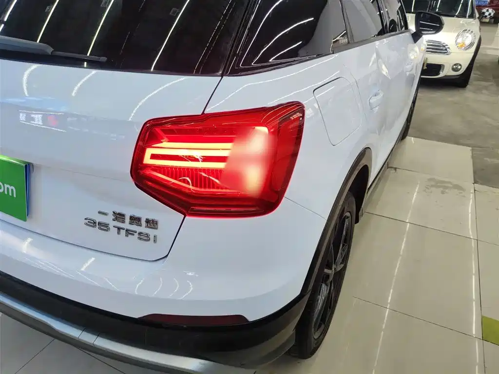 Audi Q2L 2019 — фото 24