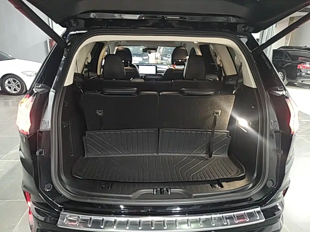 Ford Edge 2023 — фото 19