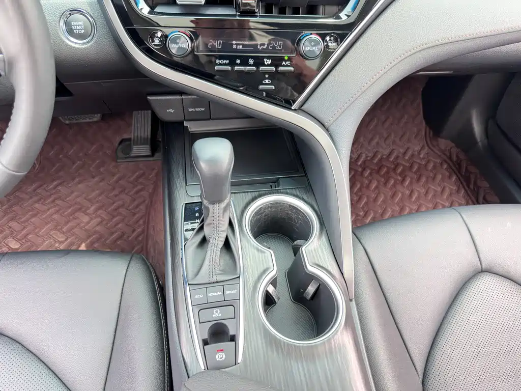 Toyota Camry 2021 — фото 18