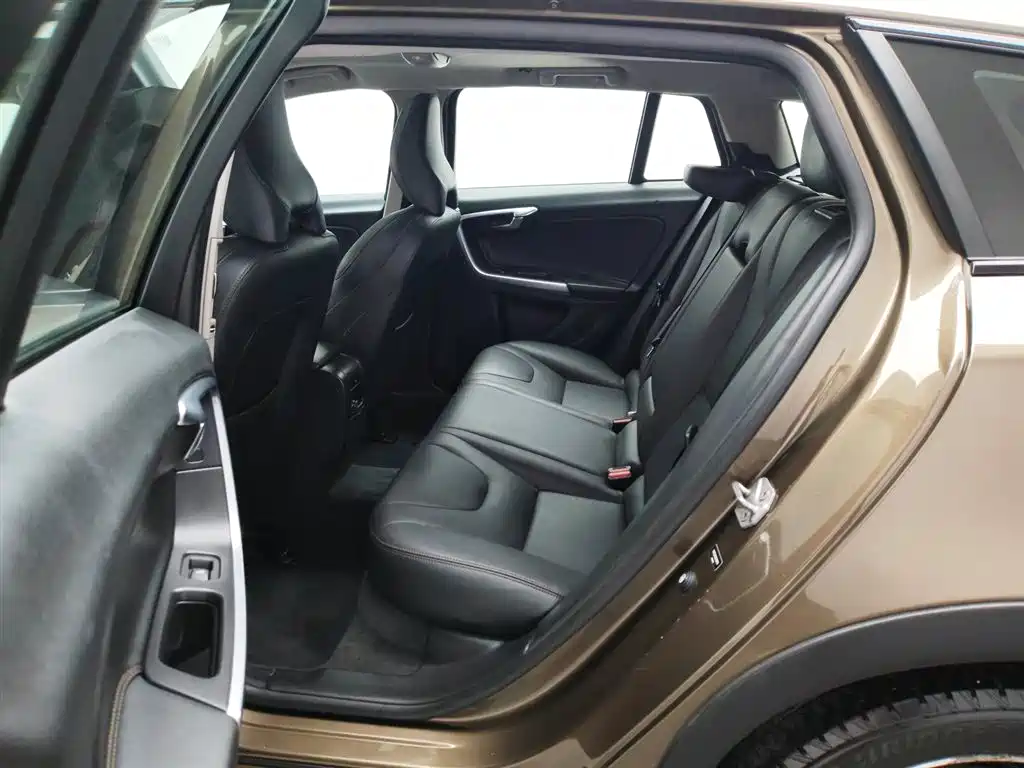 Volvo V60 2016 — фото 15