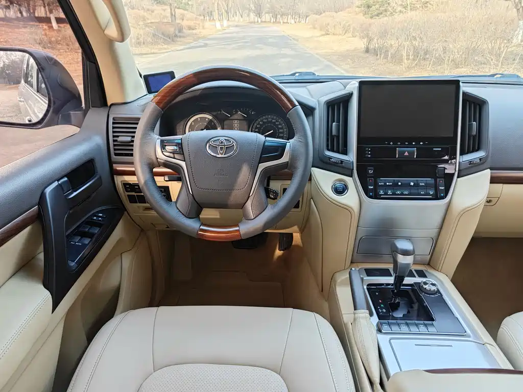 Toyota Land Cruiser 2016 — фото 6