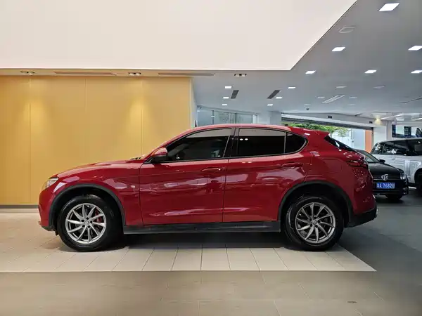 Alfa Romeo Stelvio 2017