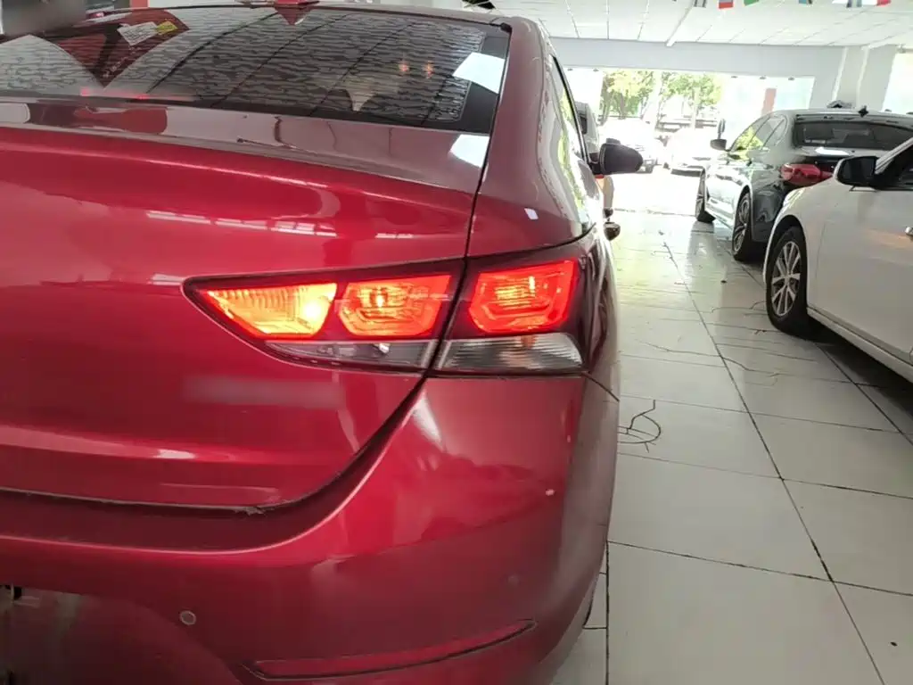 Hyundai Verna 2017 — фото 8