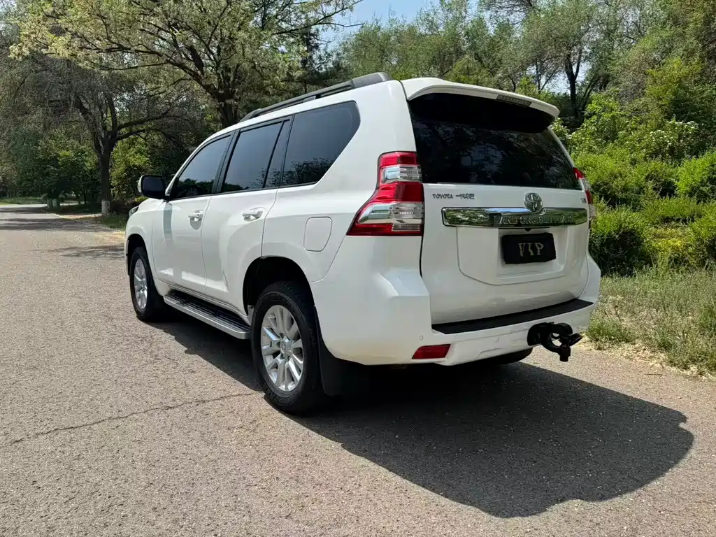 Toyota Prado 2015 — фото 4