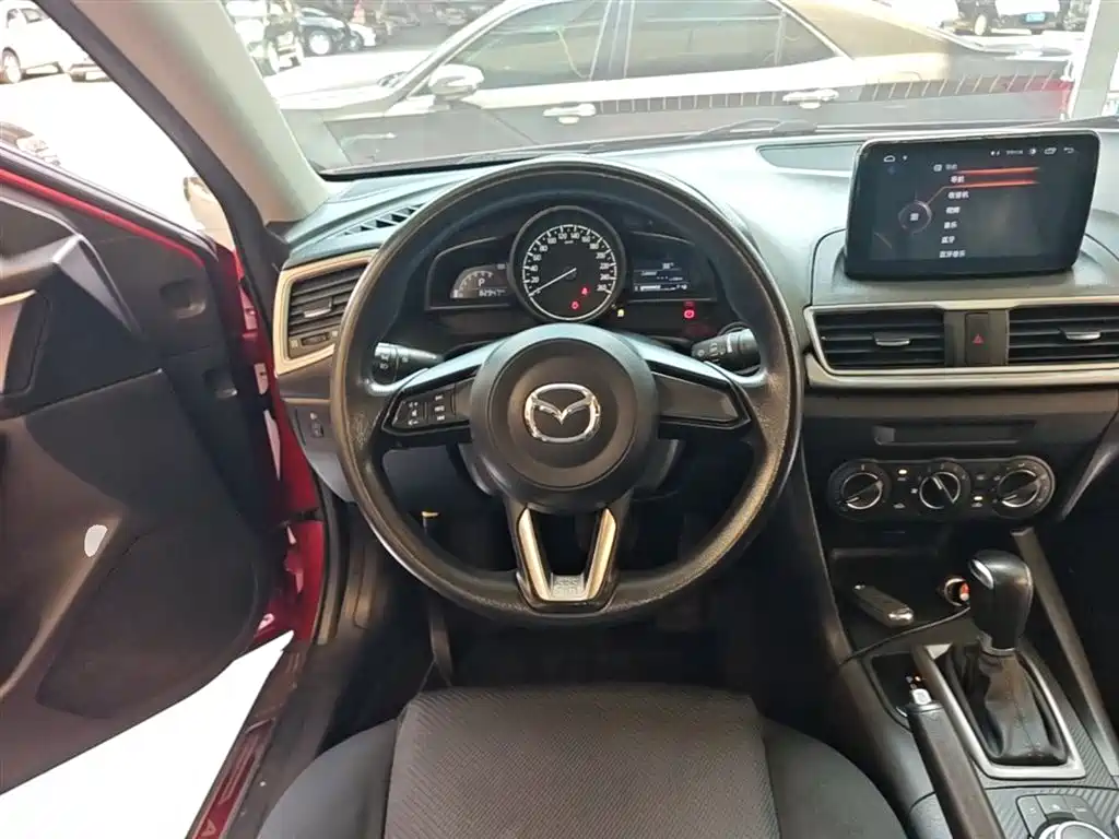 Mazda 3 Axela 2019 — фото 11