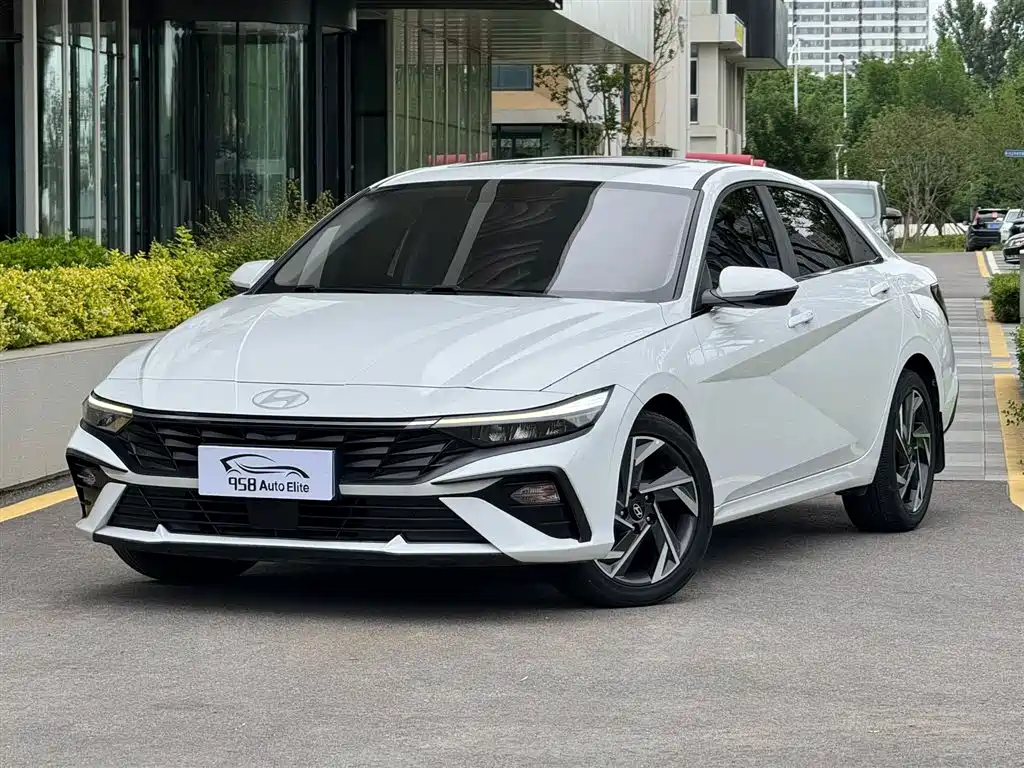 Hyundai Elantra 2023 — фото 1