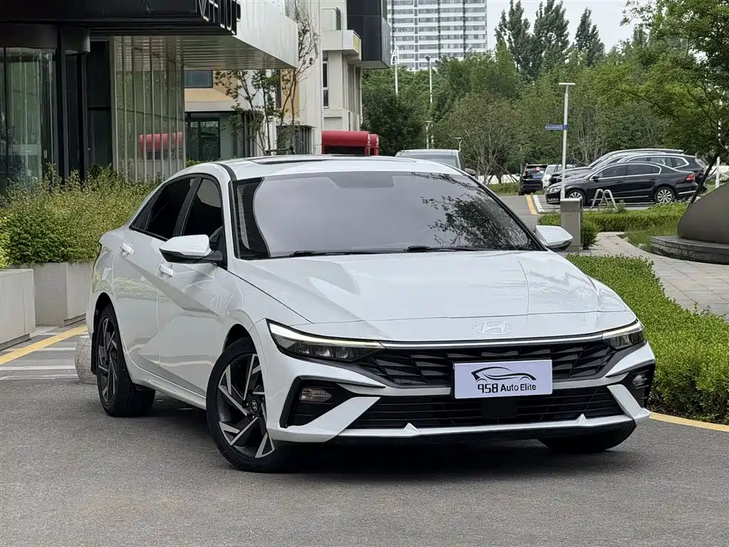 Hyundai Elantra 2023 — фото 3