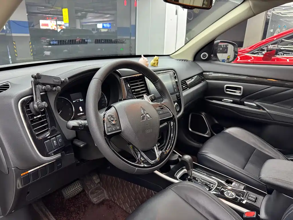 Mitsubishi Outlander 2019 — фото 12
