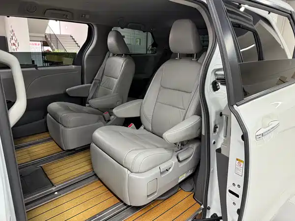 Toyota Sienna 2015