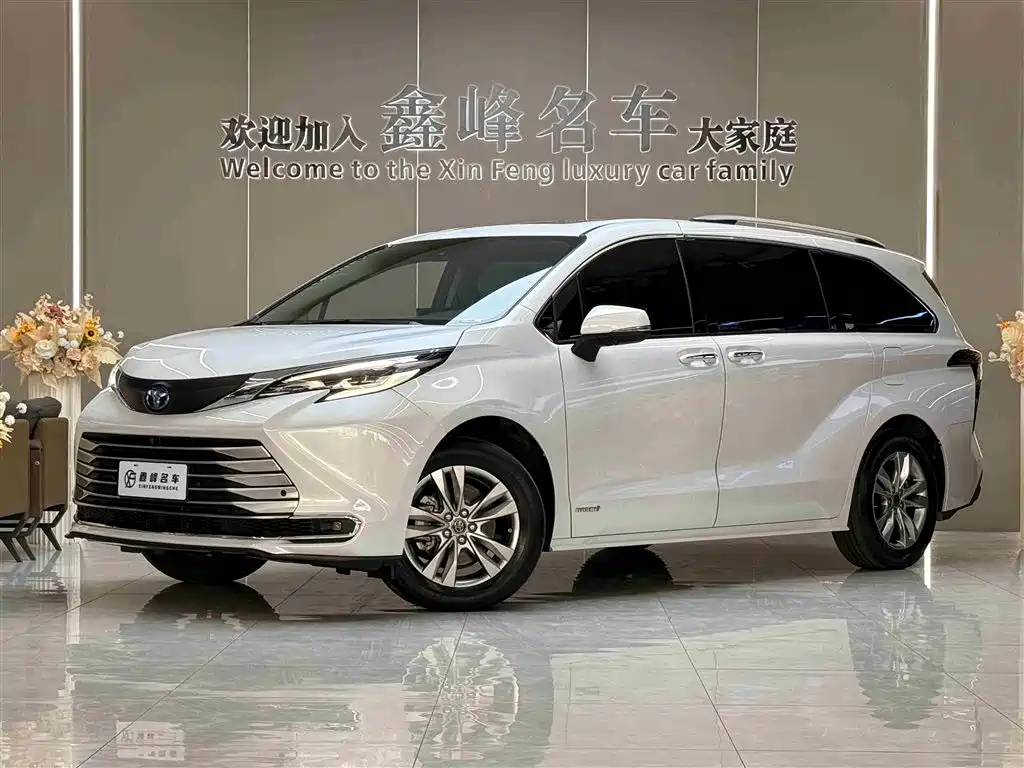 Toyota Sienna 2023 — фото 1