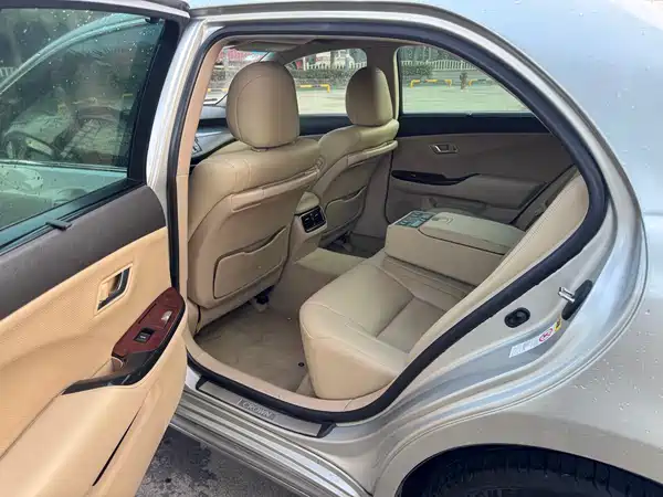 Toyota Crown 2010
