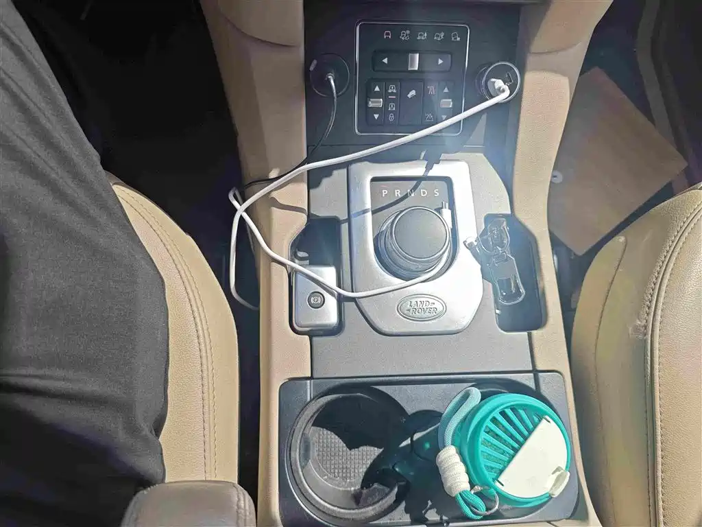 Land Rover Discovery 2015 — фото 15