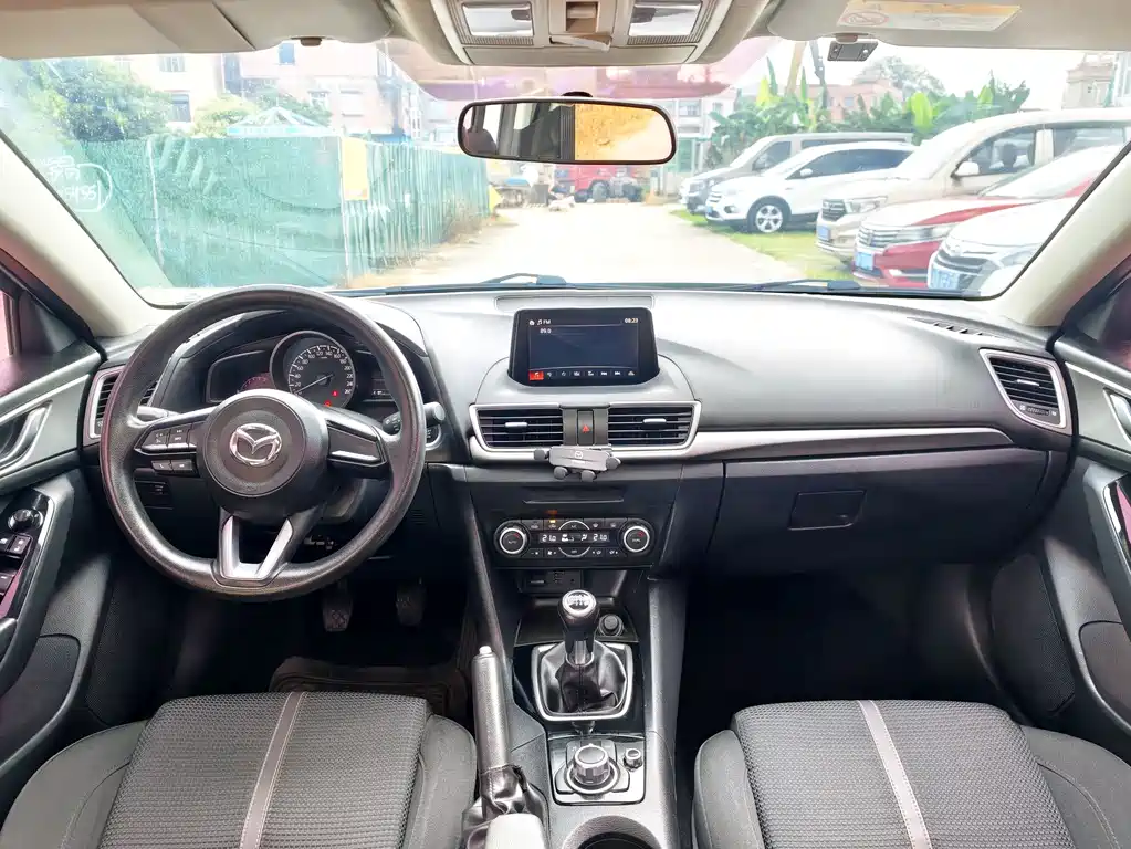 Mazda 3 Axela 2017 — фото 13