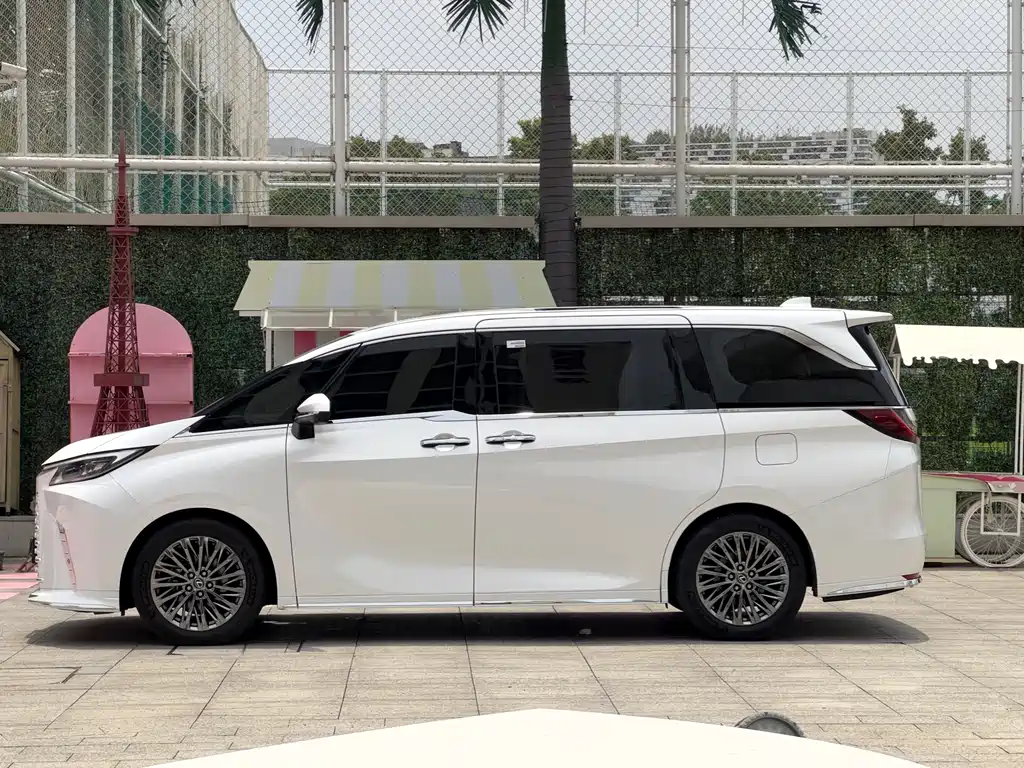 Lexus LM 2024