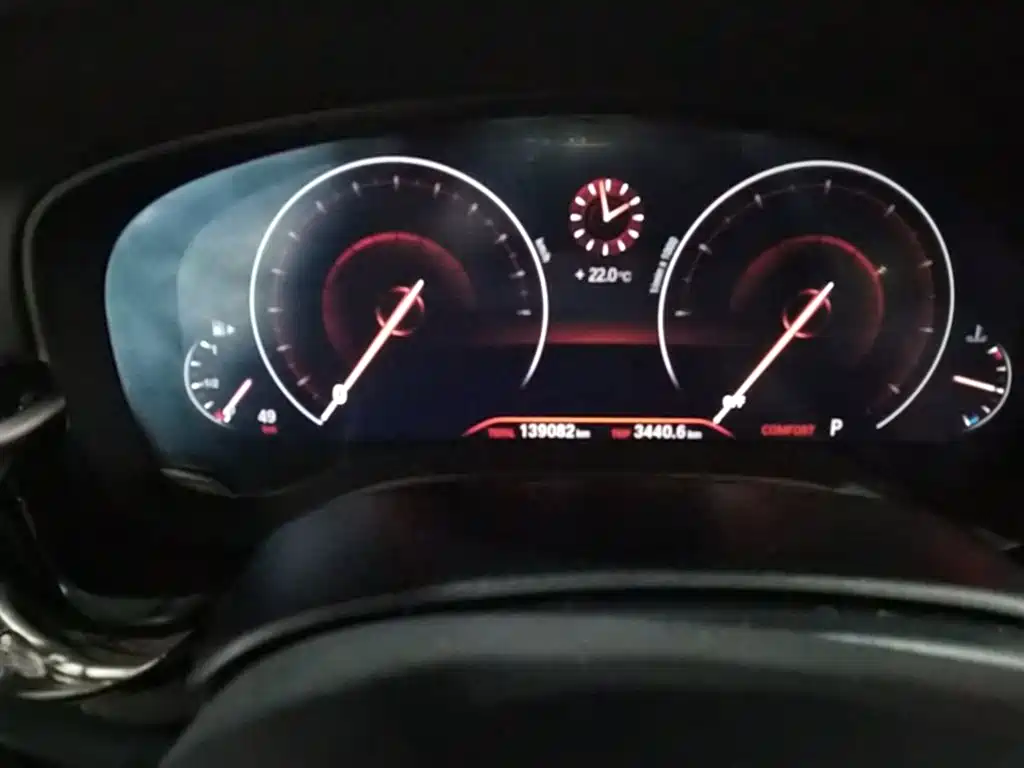 BMW 5 Series 2018 — фото 19