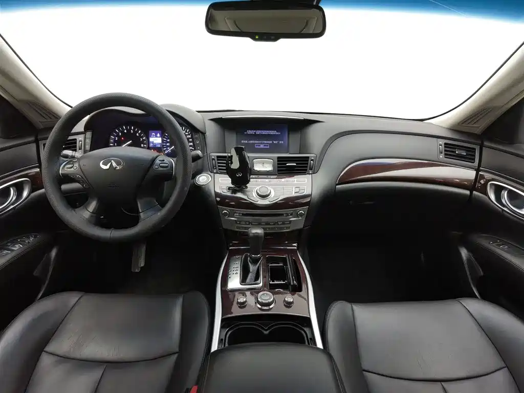 Infiniti Q70 2019