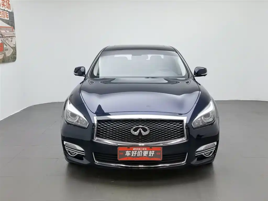 Infiniti Q70 2019