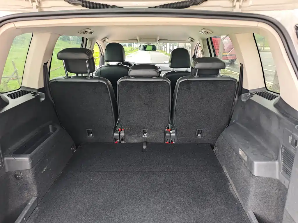 Volkswagen Touran 2017 — фото 10