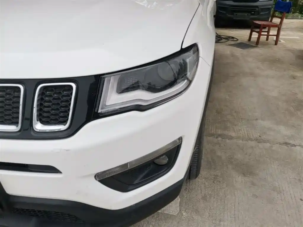 Jeep Compass 2018 — фото 15