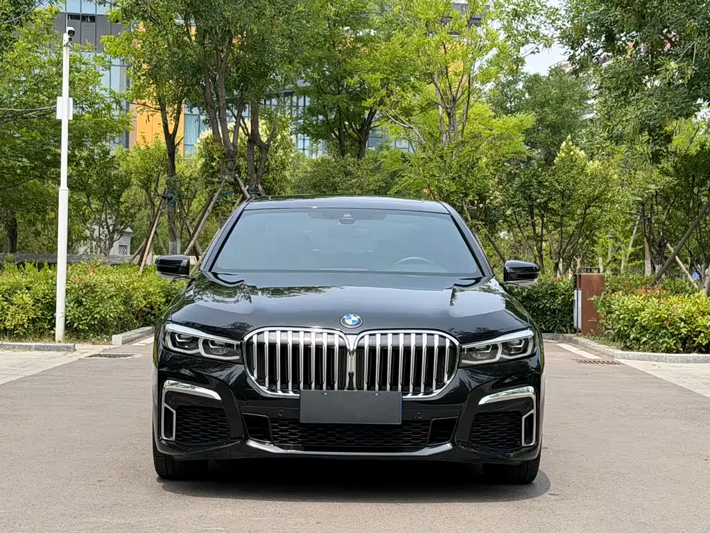 BMW 7 Series 2021 — фото 2