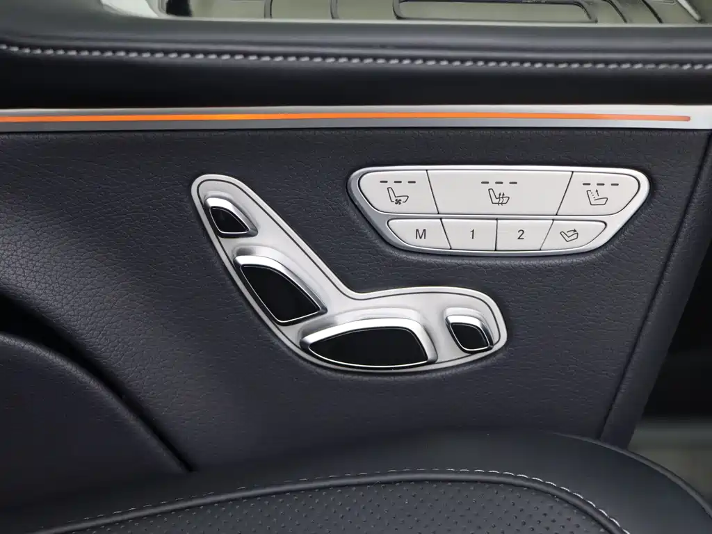 Mercedes-Benz V-Class 2024 — фото 18