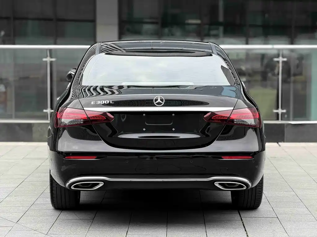 Mercedes-Benz E-Class 2023 — фото 16