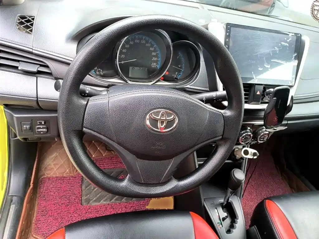 Toyota Yaris L 2018 — фото 11