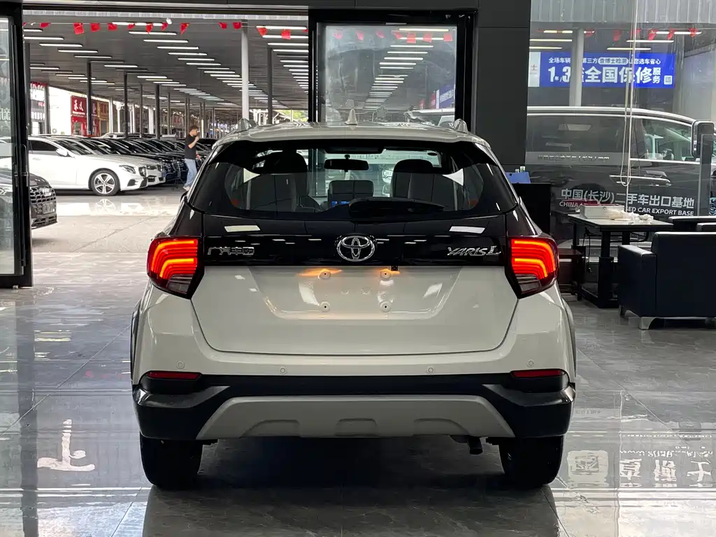 Toyota Yaris L 2022 — фото 15