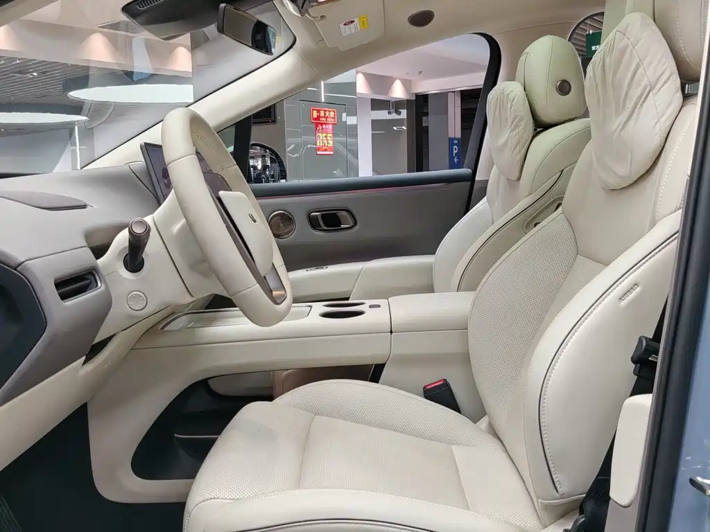 Li Auto i8 2025 — фото 10