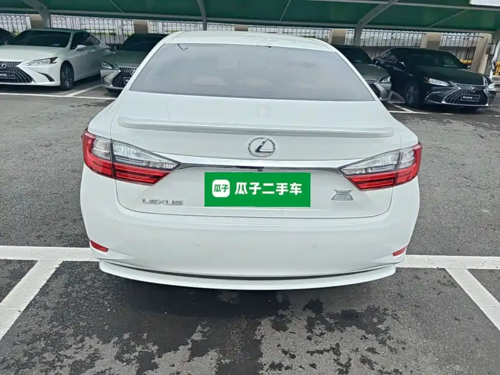 Lexus ES 2018 — фото 6