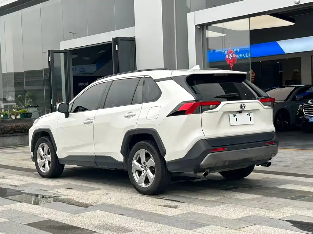 Toyota RAV4 2020 — фото 22