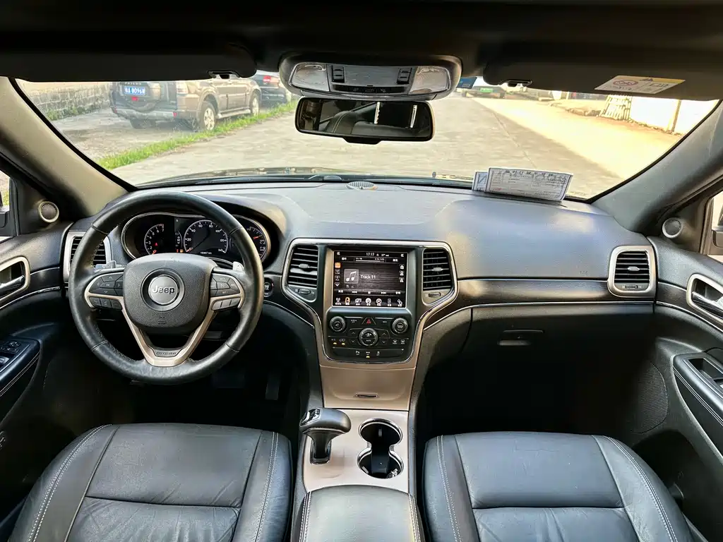 Jeep Grand Cherokee 2014 — фото 12
