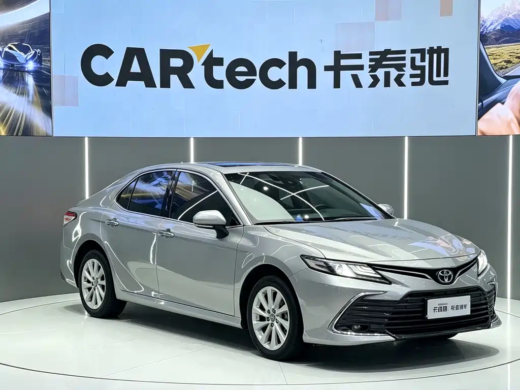 Toyota Camry 2023 — фото 3