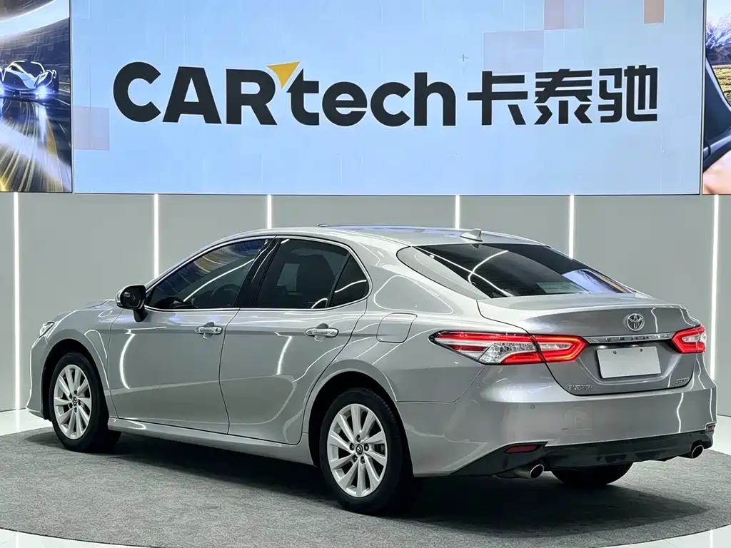 Toyota Camry 2023 — фото 14