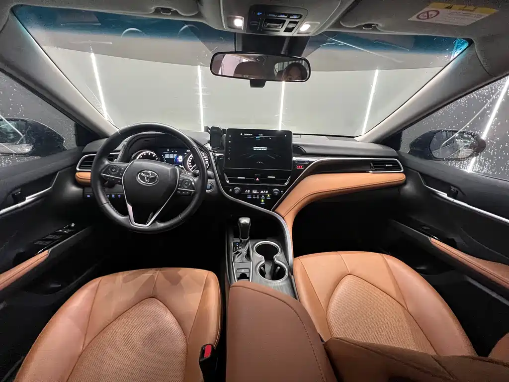 Toyota Camry 2023 — фото 5