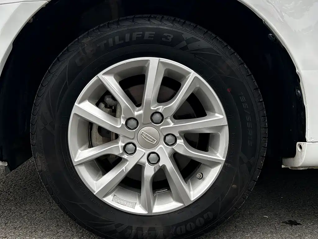 Geely Emgrand 2020 — фото 19