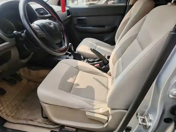Wuling Hongguang 2014