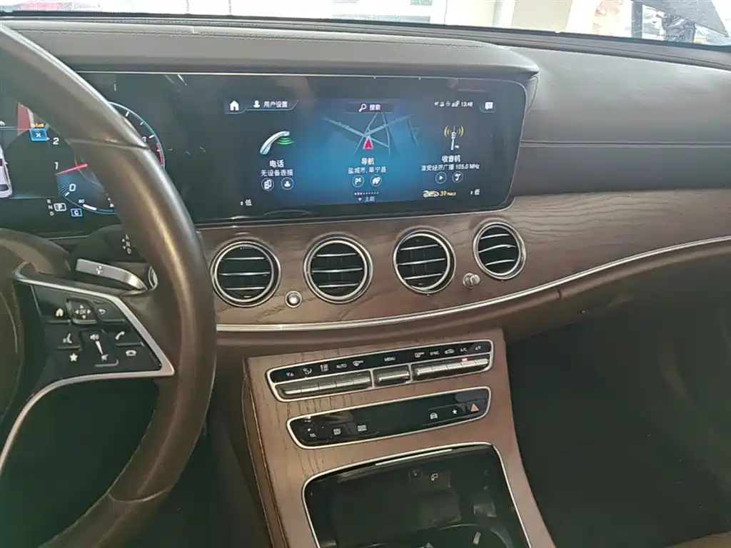 Mercedes-Benz E-Class 2023 — фото 13
