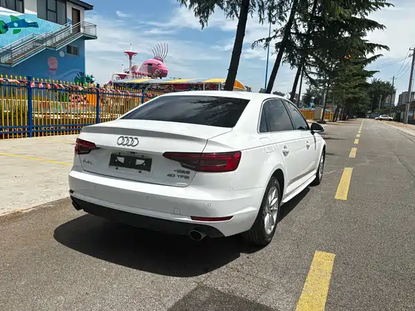 Audi A4L 2017