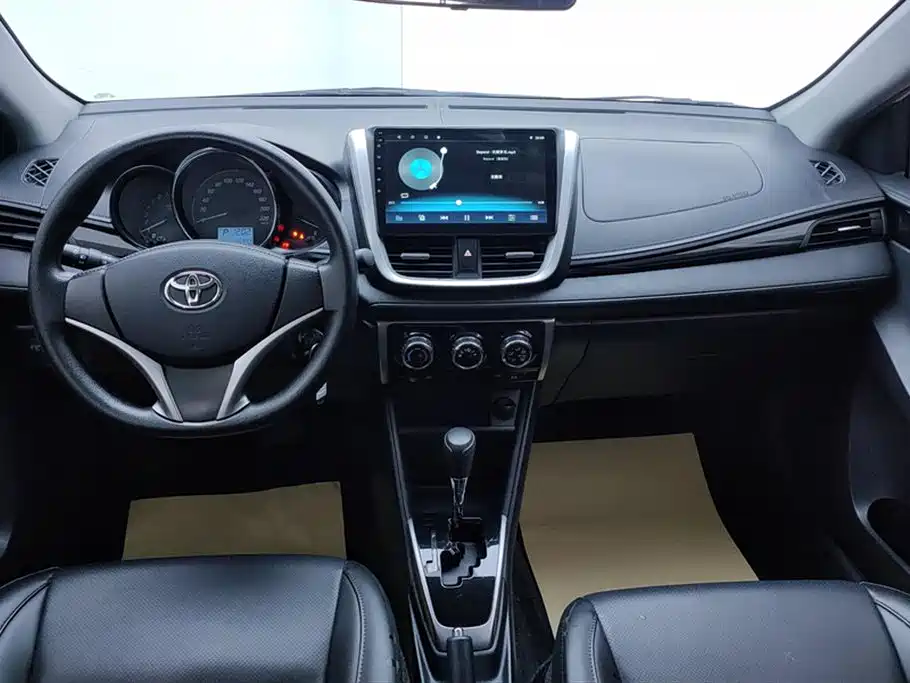 Toyota Yaris L 2021 — фото 12