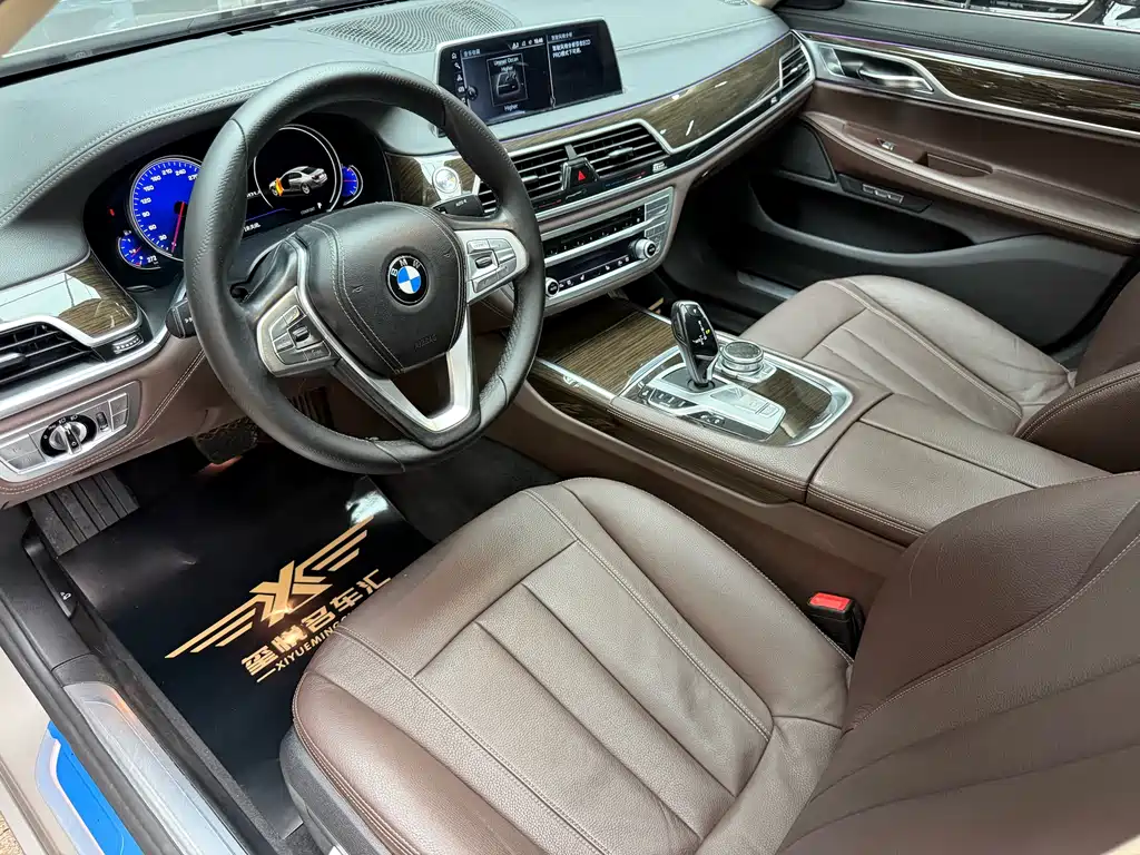 BMW 7 Series 2017 — фото 13