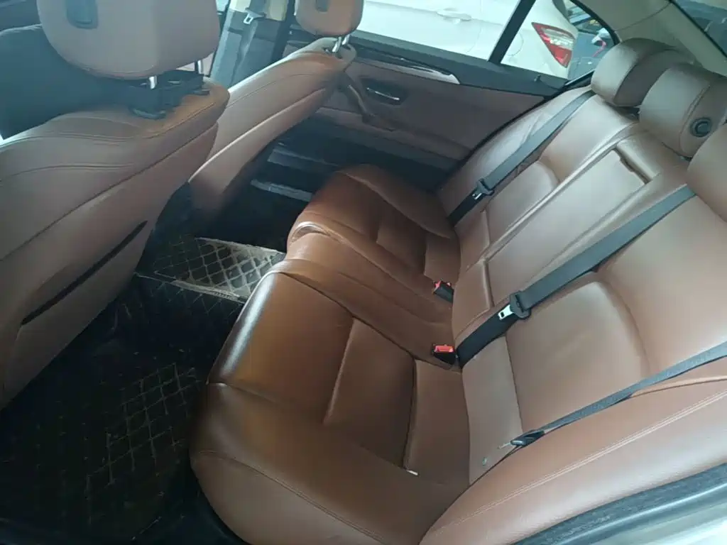 BMW 5 Series 2015 — фото 17