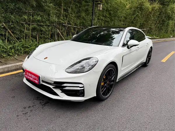Porsche Panamera 2022