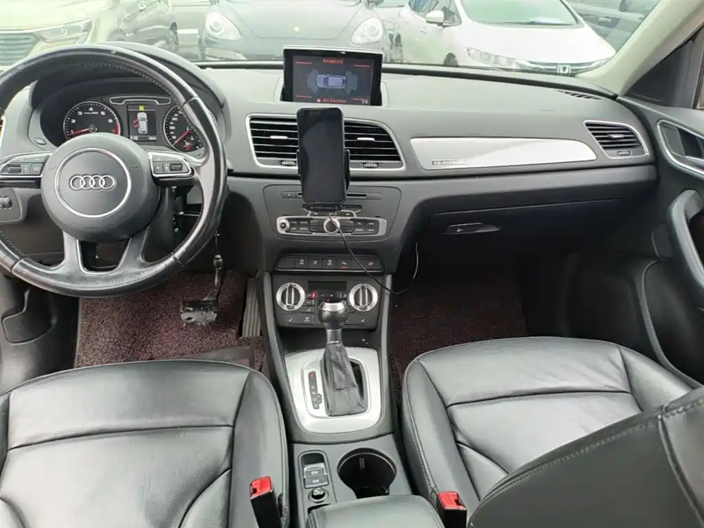 Audi Q3 2015 — фото 14