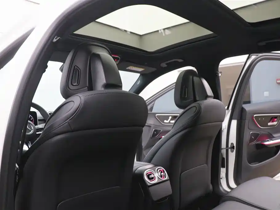 Mercedes-Benz C-Class 2025 — фото 19