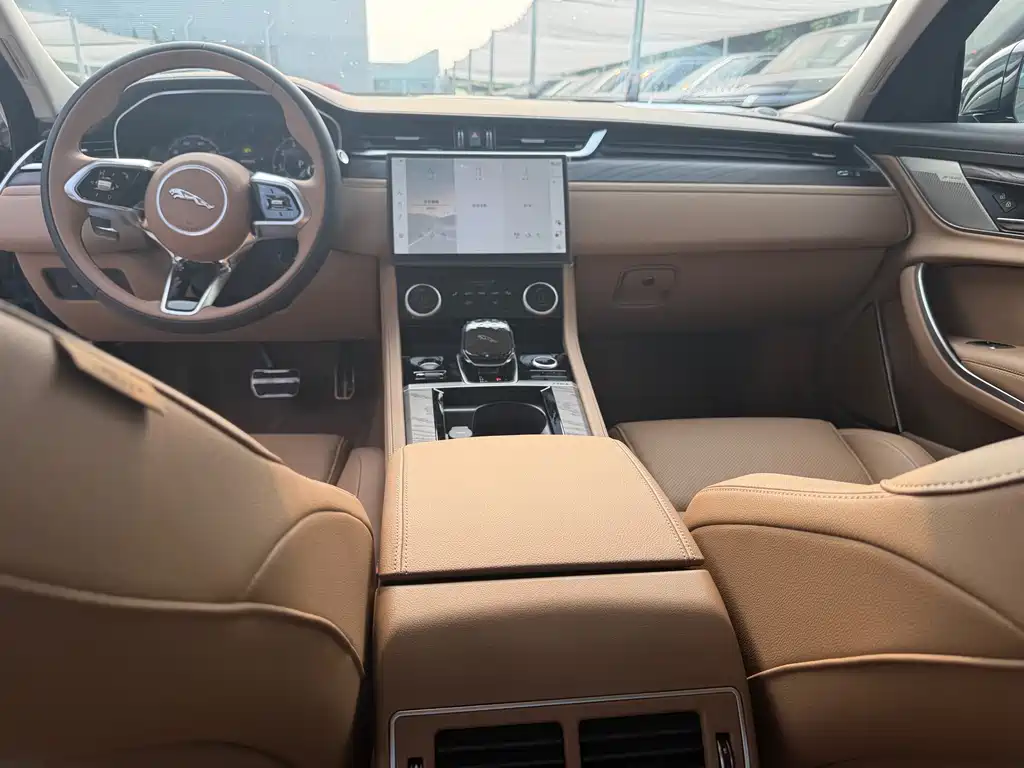 Jaguar XFL 2025 — фото 12