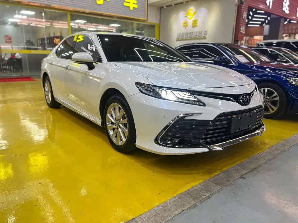 Toyota Camry 2023 — фото 2