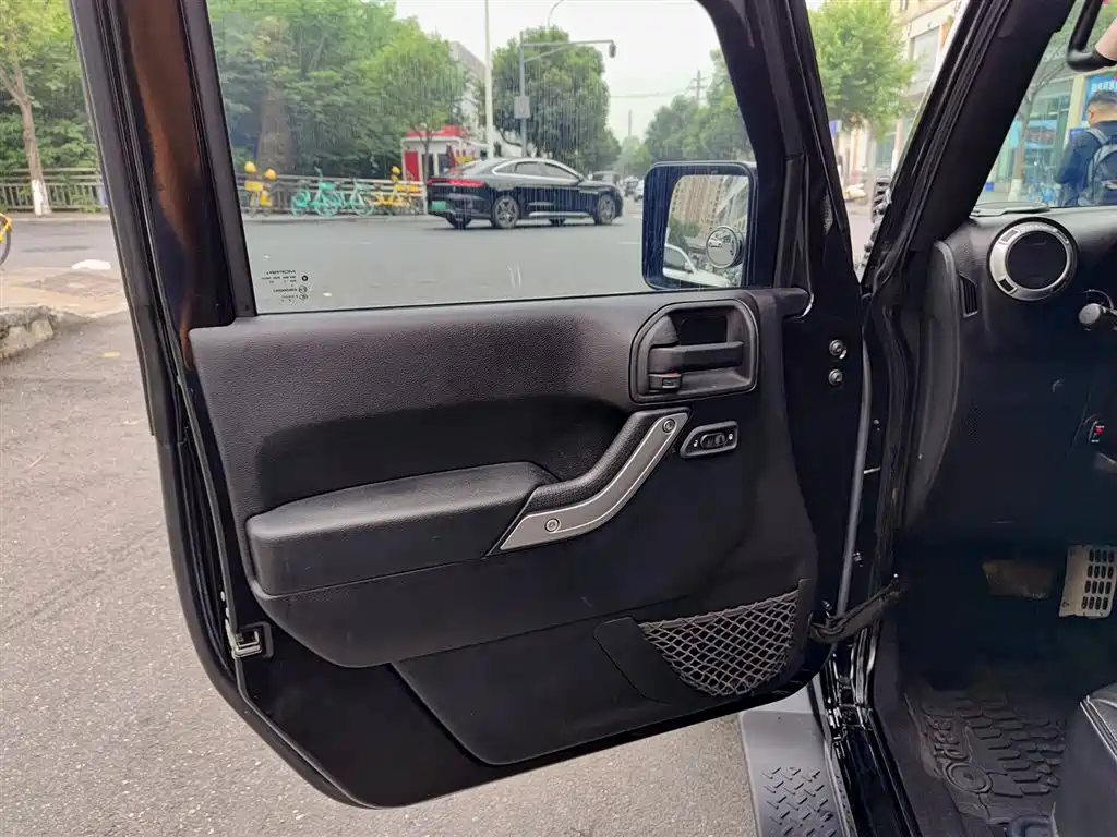 Jeep Wrangler 2015 — фото 6