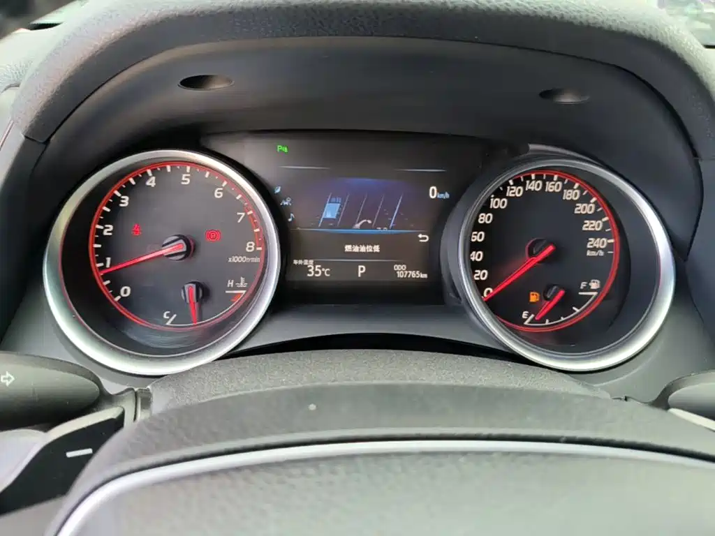 Toyota Camry 2018 — фото 12